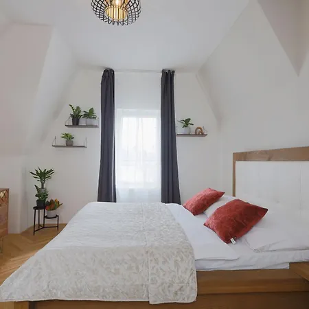 מלון דירות Powder Tower 4*