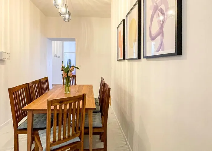 Powder Tower מלון דירות 4*