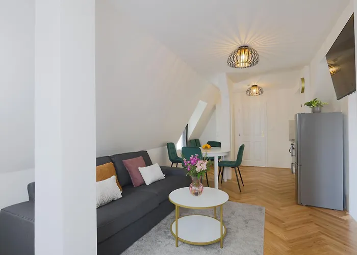 מלון דירות Powder Tower 4*