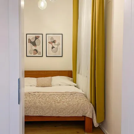 Powder Tower Aparthotel *